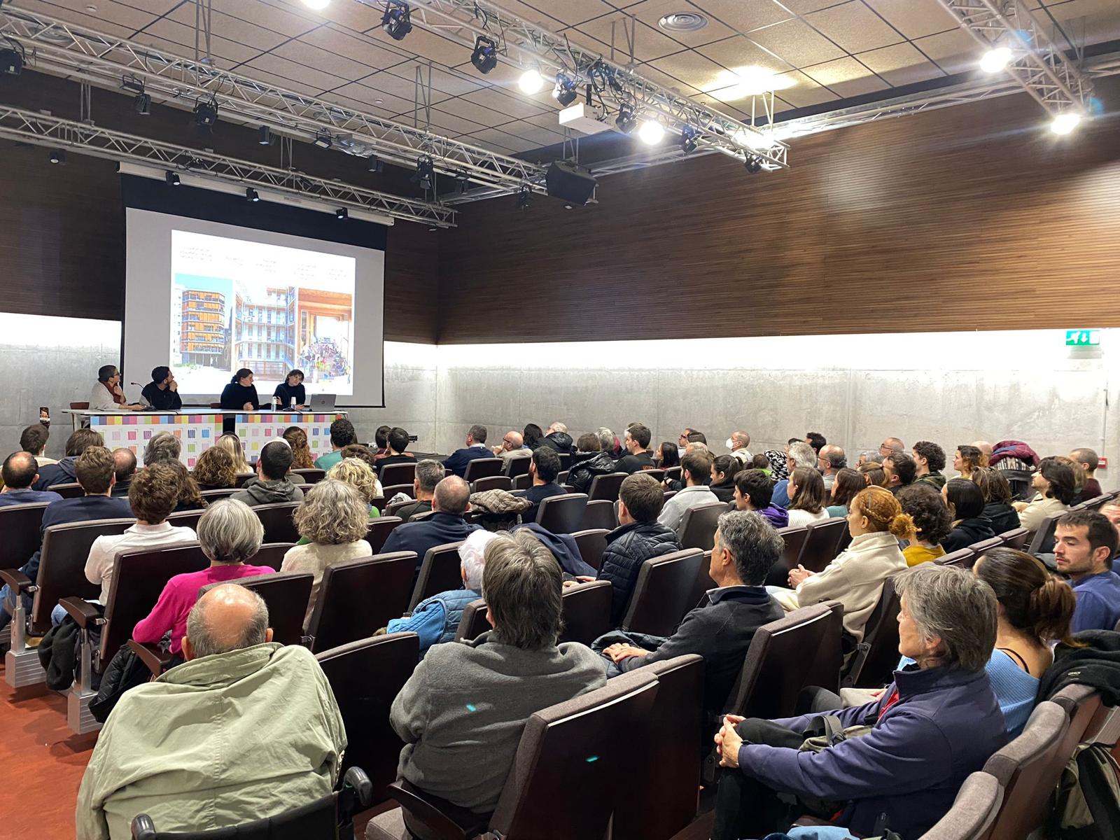Ens presentem en societat!